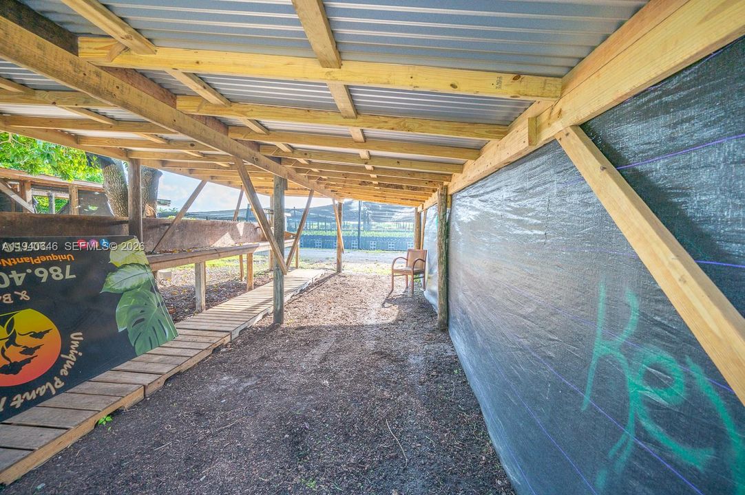 待售: $1,200,000 (5.00 acres)