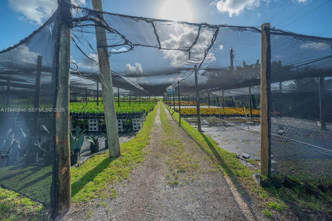 待售: $1,200,000 (5.00 acres)