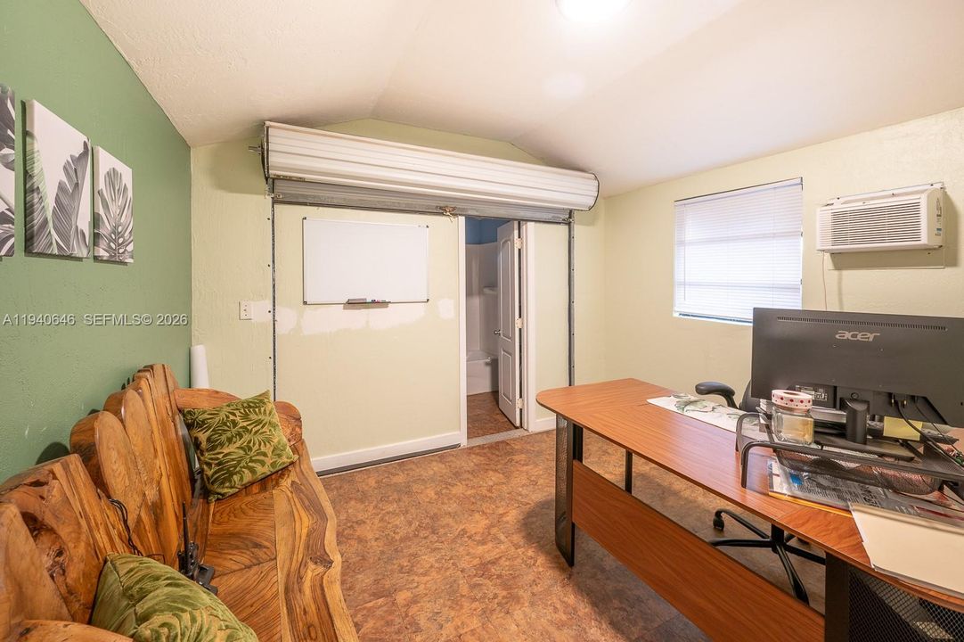 待售: $1,200,000 (5.00 acres)