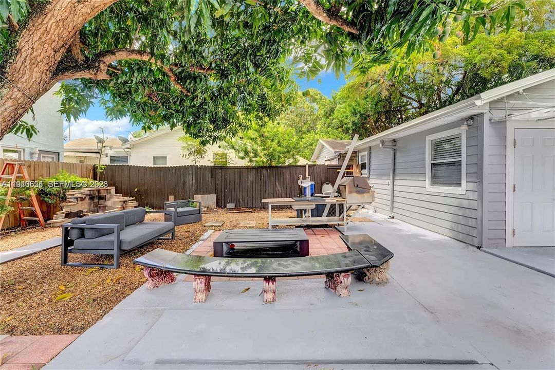 For Rent: $2,750 (3 beds, 2 baths, 1248 Square Feet)