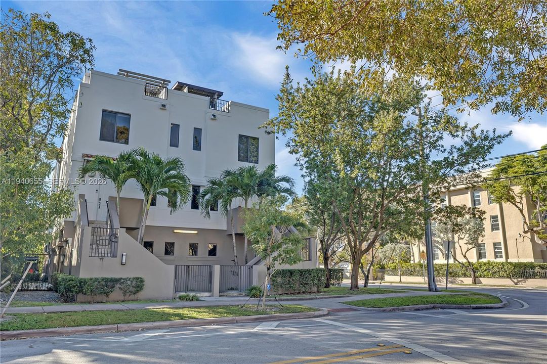 For Sale: $899,000 (2 beds, 2 baths, 1848 Square Feet)