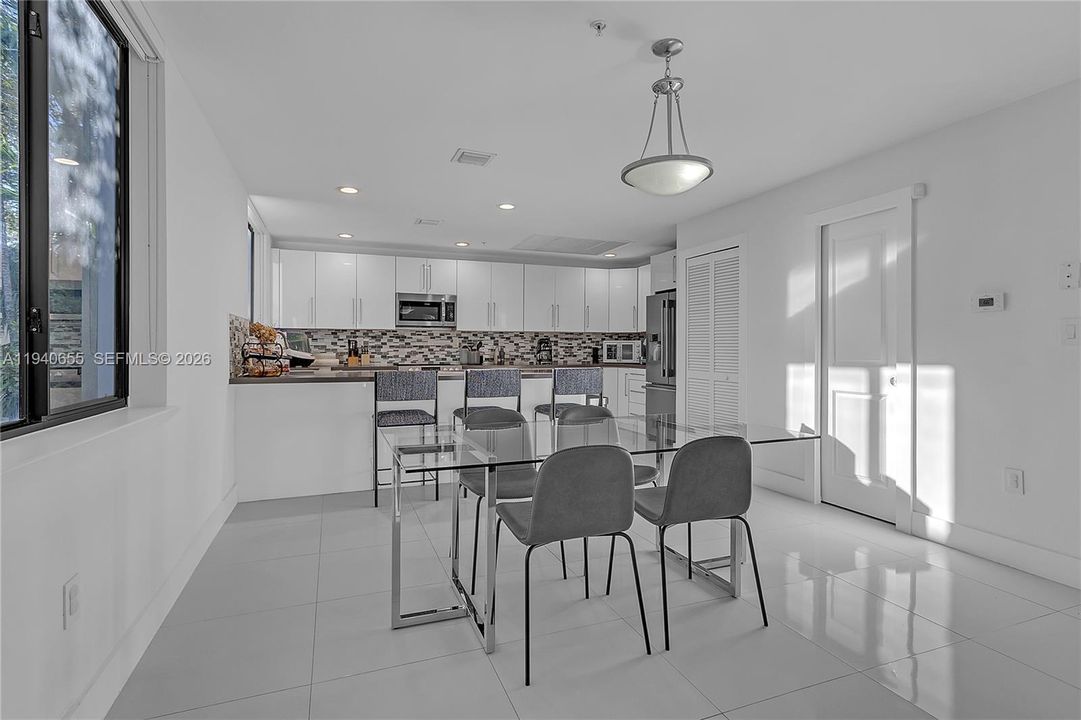 For Sale: $899,000 (2 beds, 2 baths, 1848 Square Feet)