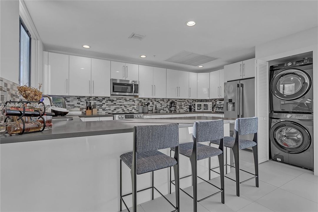 For Sale: $899,000 (2 beds, 2 baths, 1848 Square Feet)