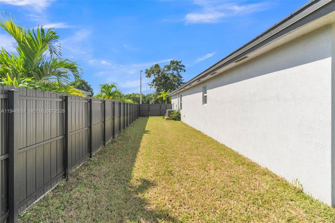 For Sale: $810,000 (4 beds, 3 baths, 2412 Square Feet)