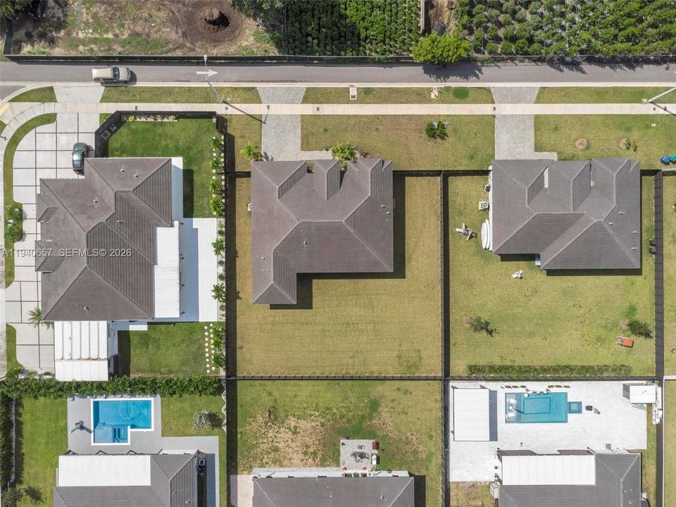 For Sale: $810,000 (4 beds, 3 baths, 2412 Square Feet)