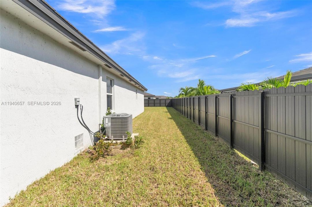 For Sale: $810,000 (4 beds, 3 baths, 2412 Square Feet)