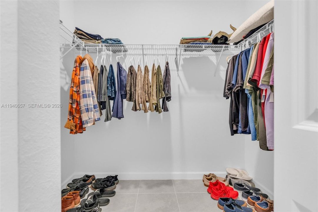 For Sale: $810,000 (4 beds, 3 baths, 2412 Square Feet)