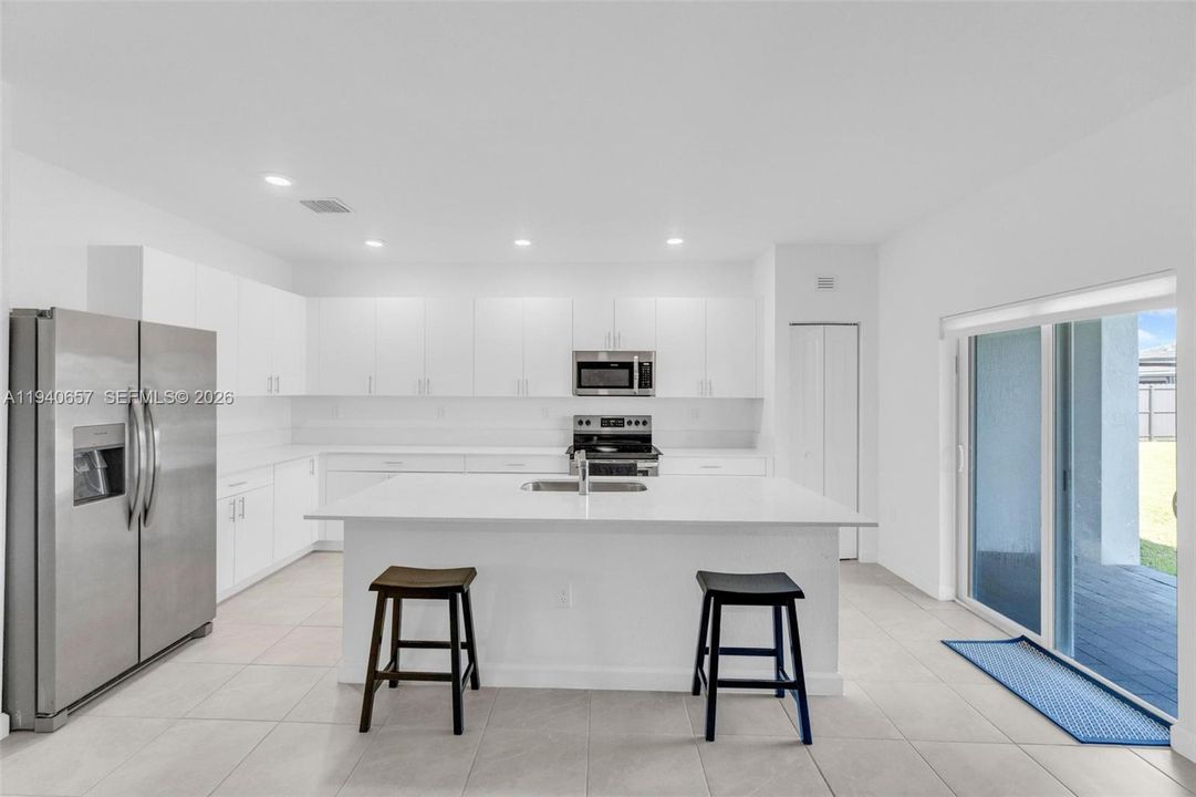 For Sale: $810,000 (4 beds, 3 baths, 2412 Square Feet)