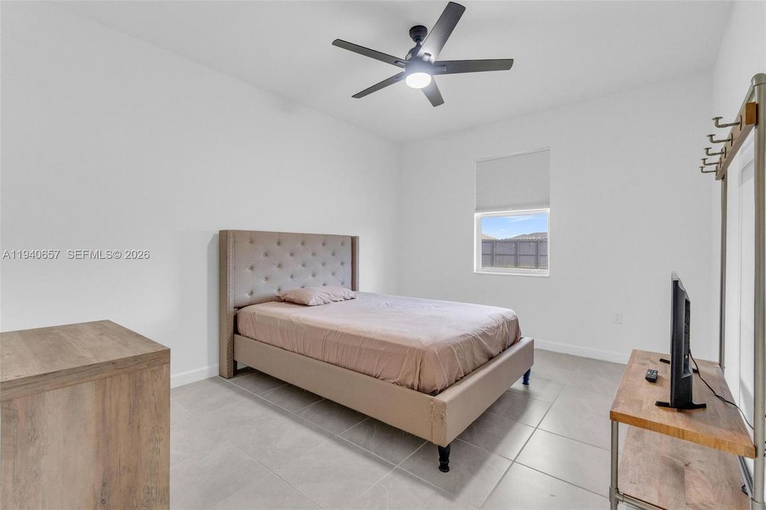 For Sale: $810,000 (4 beds, 3 baths, 2412 Square Feet)