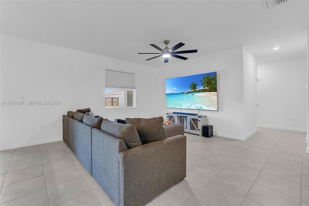 For Sale: $810,000 (4 beds, 3 baths, 2412 Square Feet)