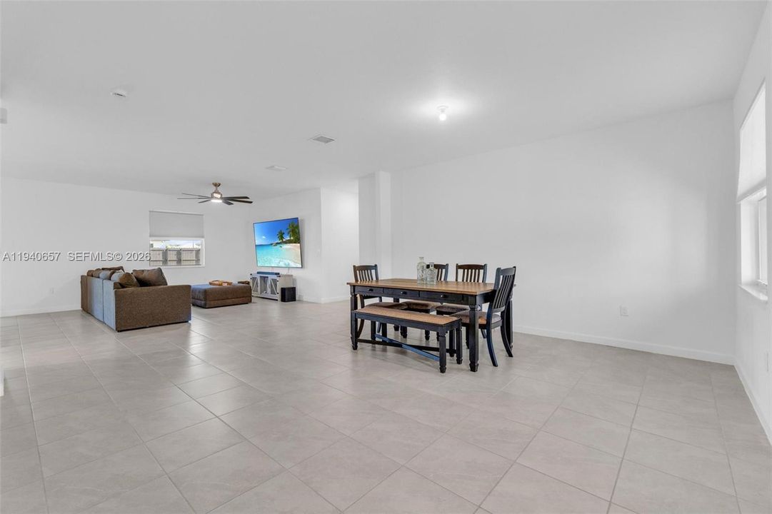 For Sale: $810,000 (4 beds, 3 baths, 2412 Square Feet)