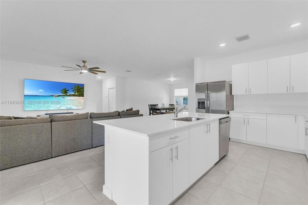 For Sale: $810,000 (4 beds, 3 baths, 2412 Square Feet)