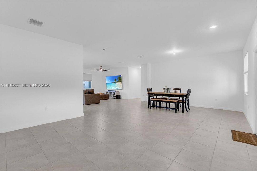 For Sale: $810,000 (4 beds, 3 baths, 2412 Square Feet)