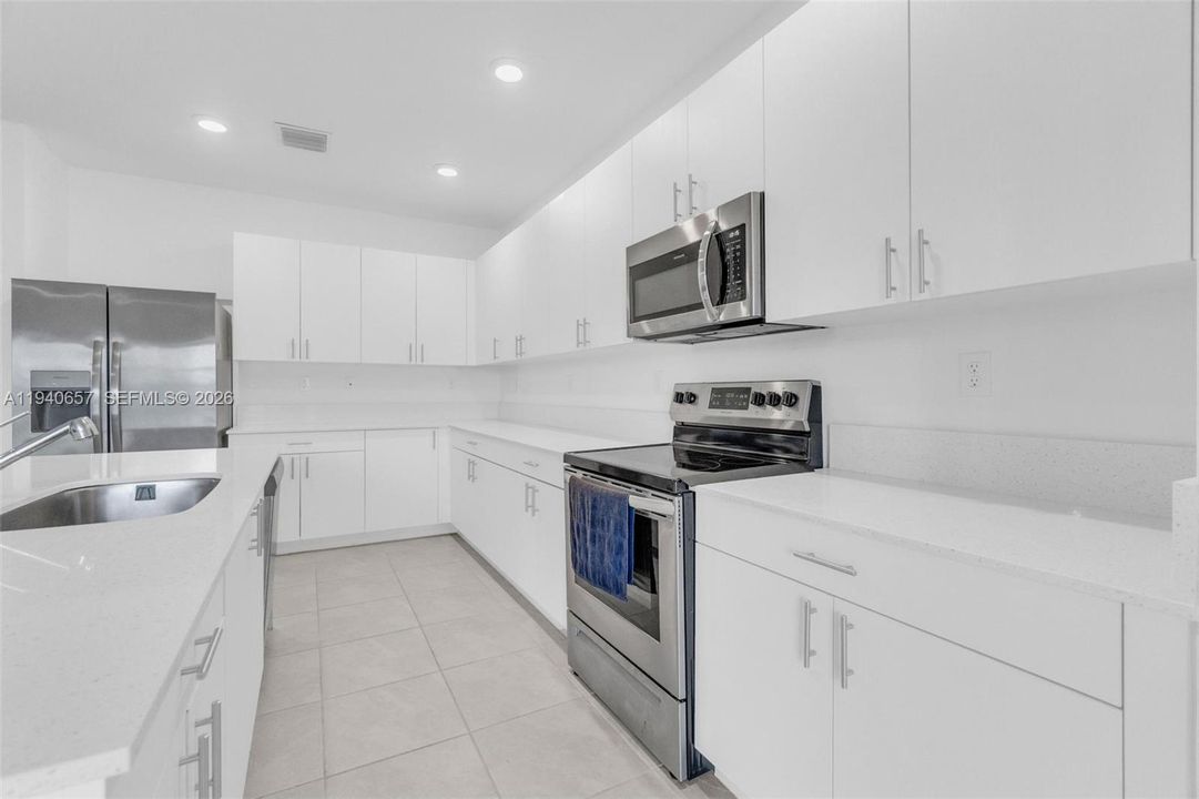 For Sale: $810,000 (4 beds, 3 baths, 2412 Square Feet)