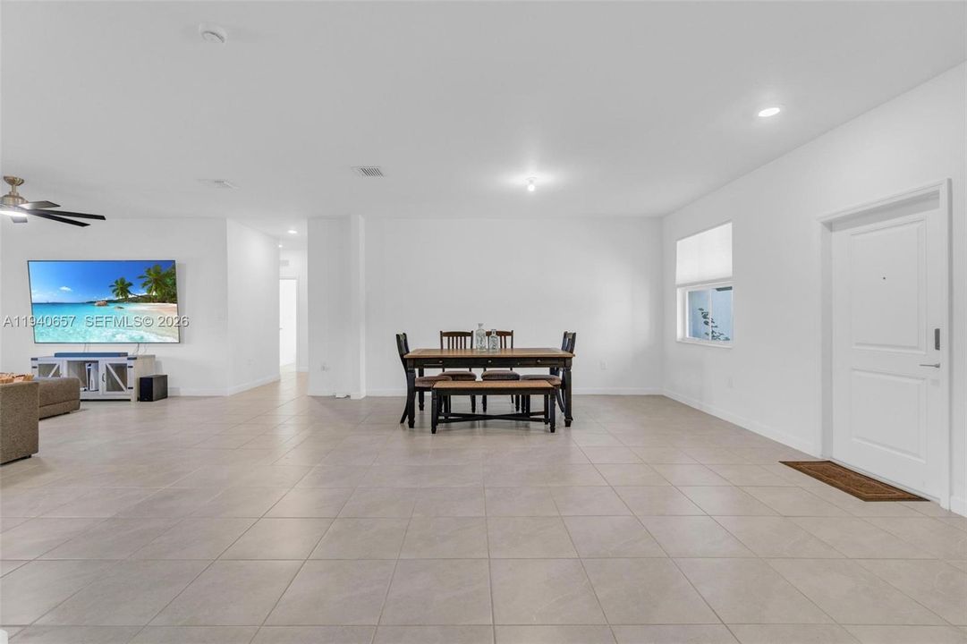 For Sale: $810,000 (4 beds, 3 baths, 2412 Square Feet)