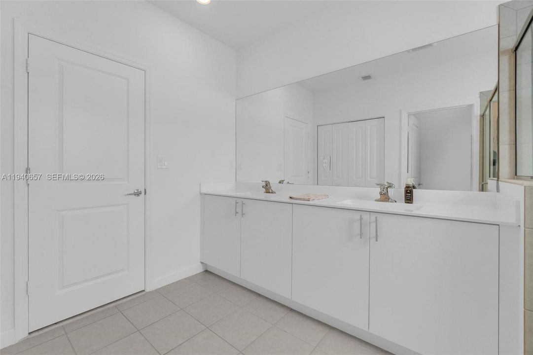 For Sale: $810,000 (4 beds, 3 baths, 2412 Square Feet)