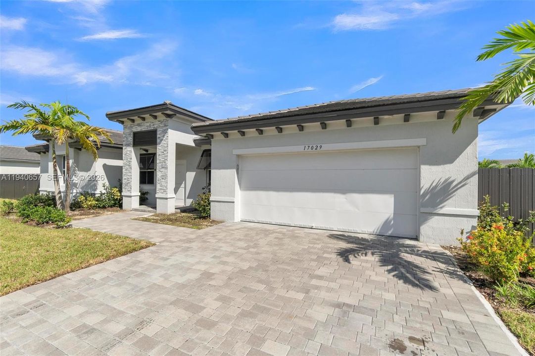 For Sale: $810,000 (4 beds, 3 baths, 2412 Square Feet)