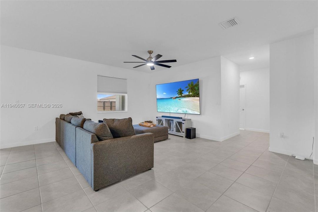 For Sale: $810,000 (4 beds, 3 baths, 2412 Square Feet)