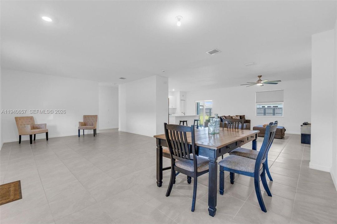 For Sale: $810,000 (4 beds, 3 baths, 2412 Square Feet)