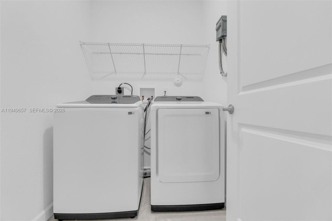 For Sale: $810,000 (4 beds, 3 baths, 2412 Square Feet)