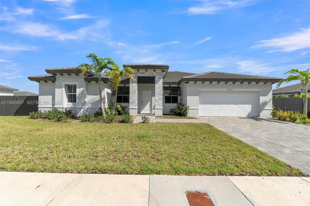 For Sale: $810,000 (4 beds, 3 baths, 2412 Square Feet)