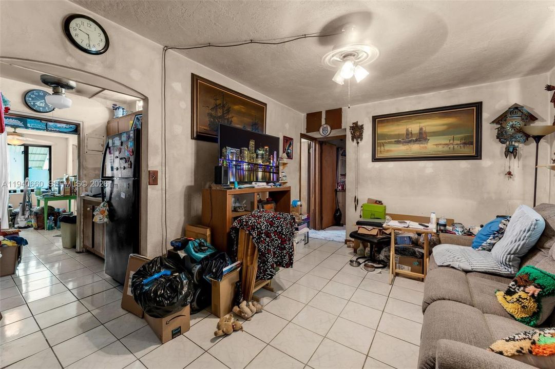 En Venta: $385,000 (2 camas, 1 baños, 811 Pies cuadrados)