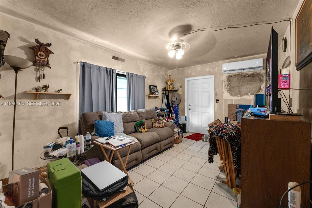 En Venta: $385,000 (2 camas, 1 baños, 811 Pies cuadrados)