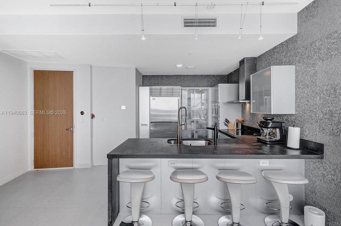 出租: $7,200 (2 贝兹, 2 浴室, 1577 平方英尺)