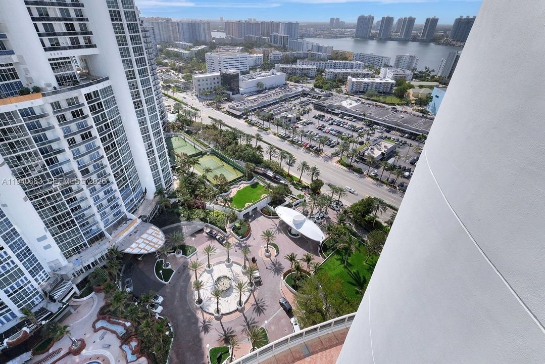 出租: $7,200 (2 贝兹, 2 浴室, 1577 平方英尺)