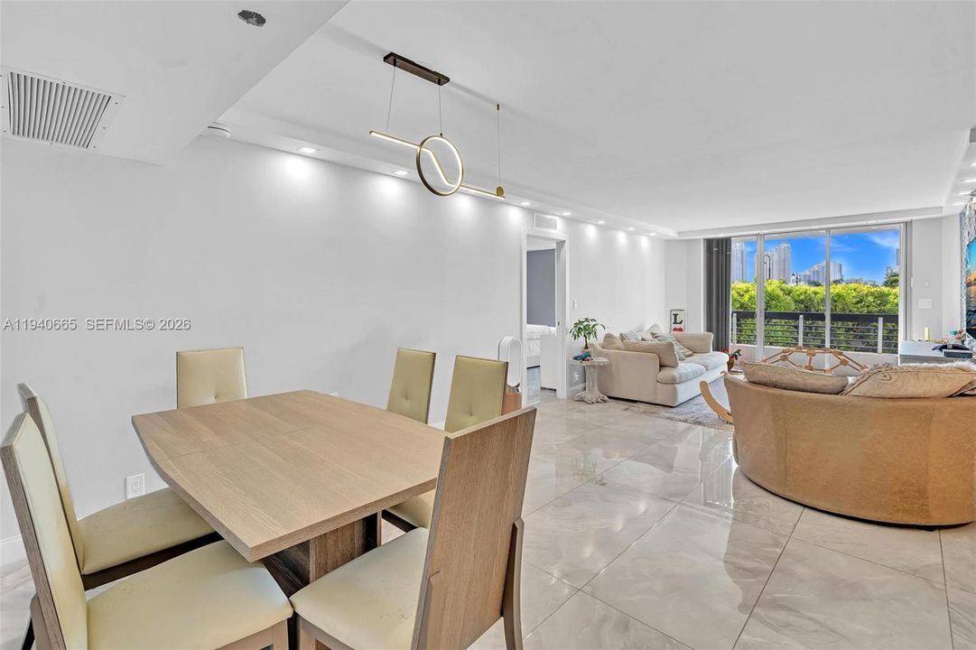 На продажу: $474,900 (2 спален, 2 ванн, 1181 Квадратных фут)