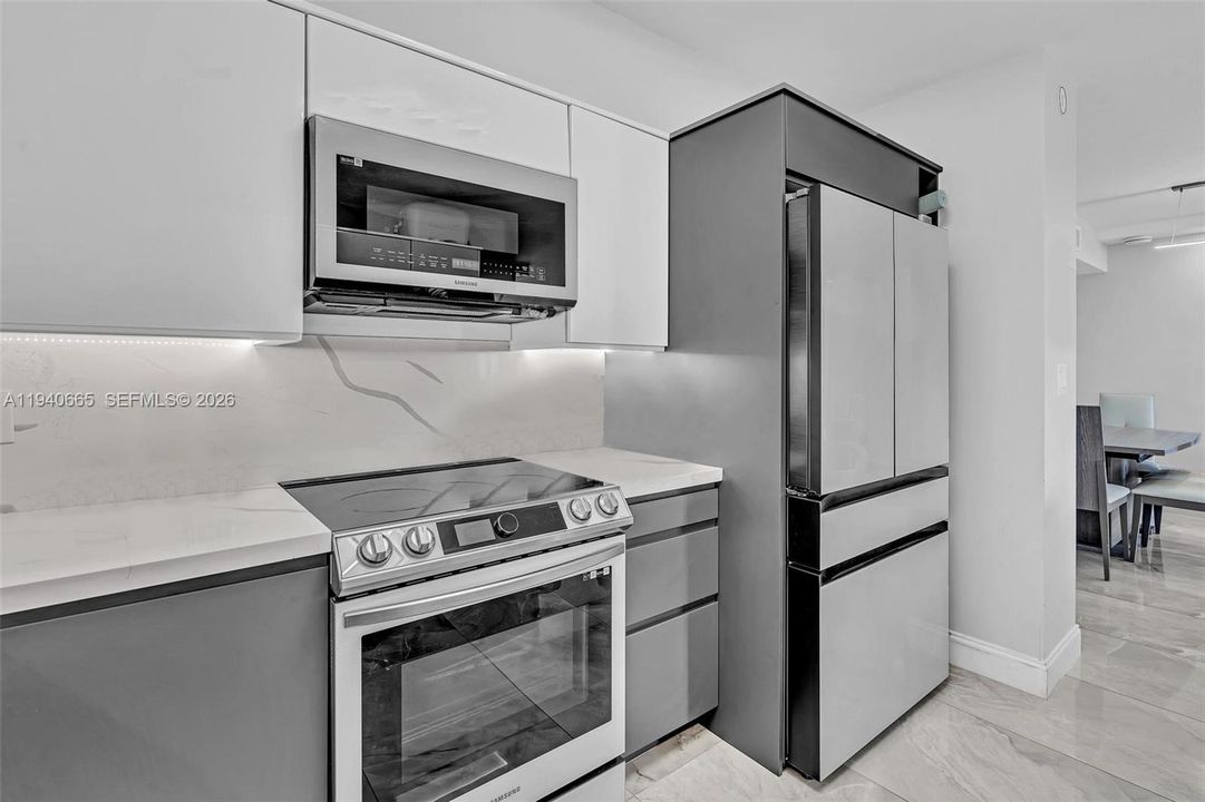 На продажу: $474,900 (2 спален, 2 ванн, 1181 Квадратных фут)