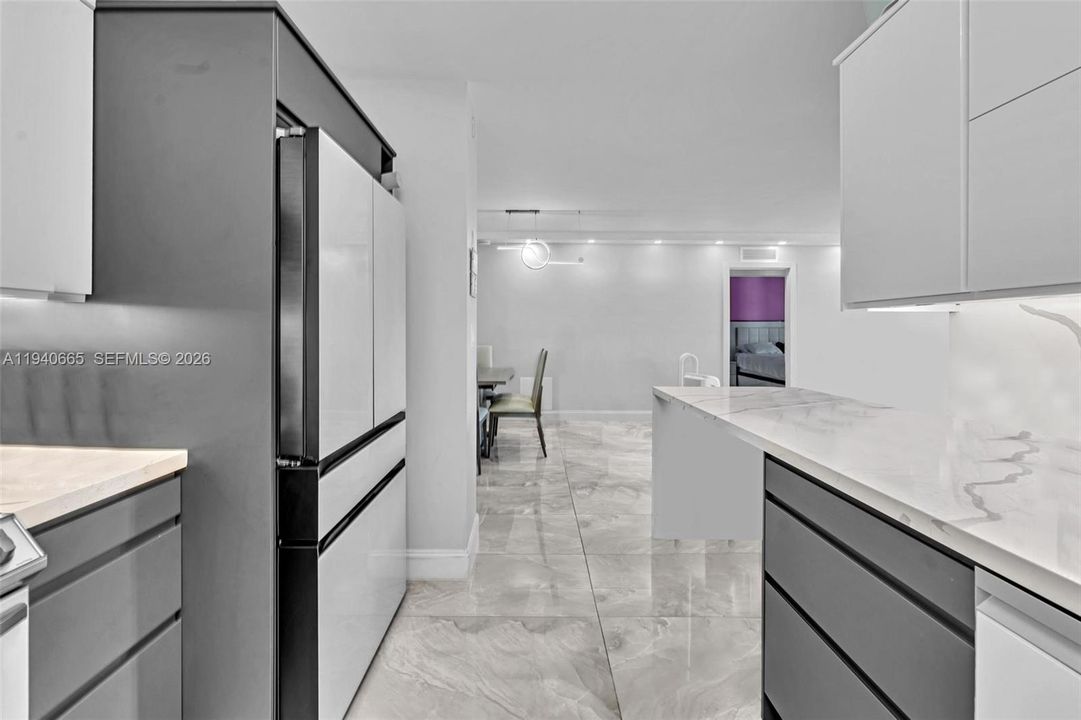 На продажу: $474,900 (2 спален, 2 ванн, 1181 Квадратных фут)