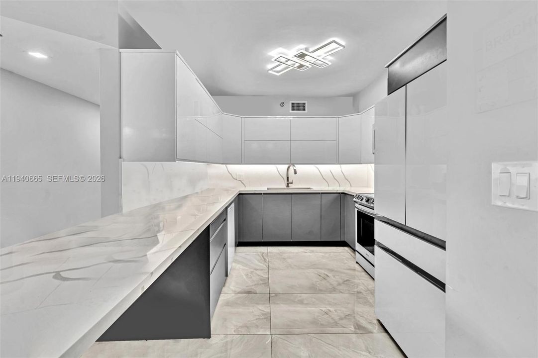 На продажу: $474,900 (2 спален, 2 ванн, 1181 Квадратных фут)