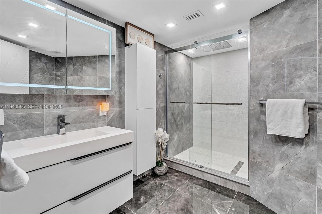 На продажу: $474,900 (2 спален, 2 ванн, 1181 Квадратных фут)