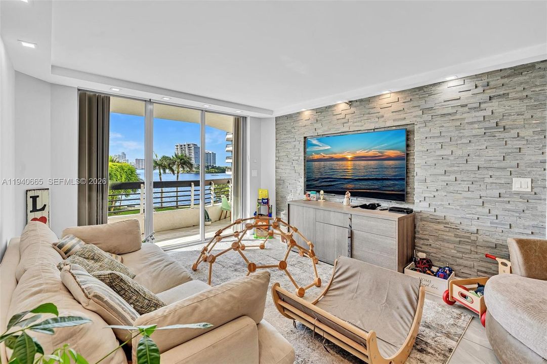 На продажу: $474,900 (2 спален, 2 ванн, 1181 Квадратных фут)