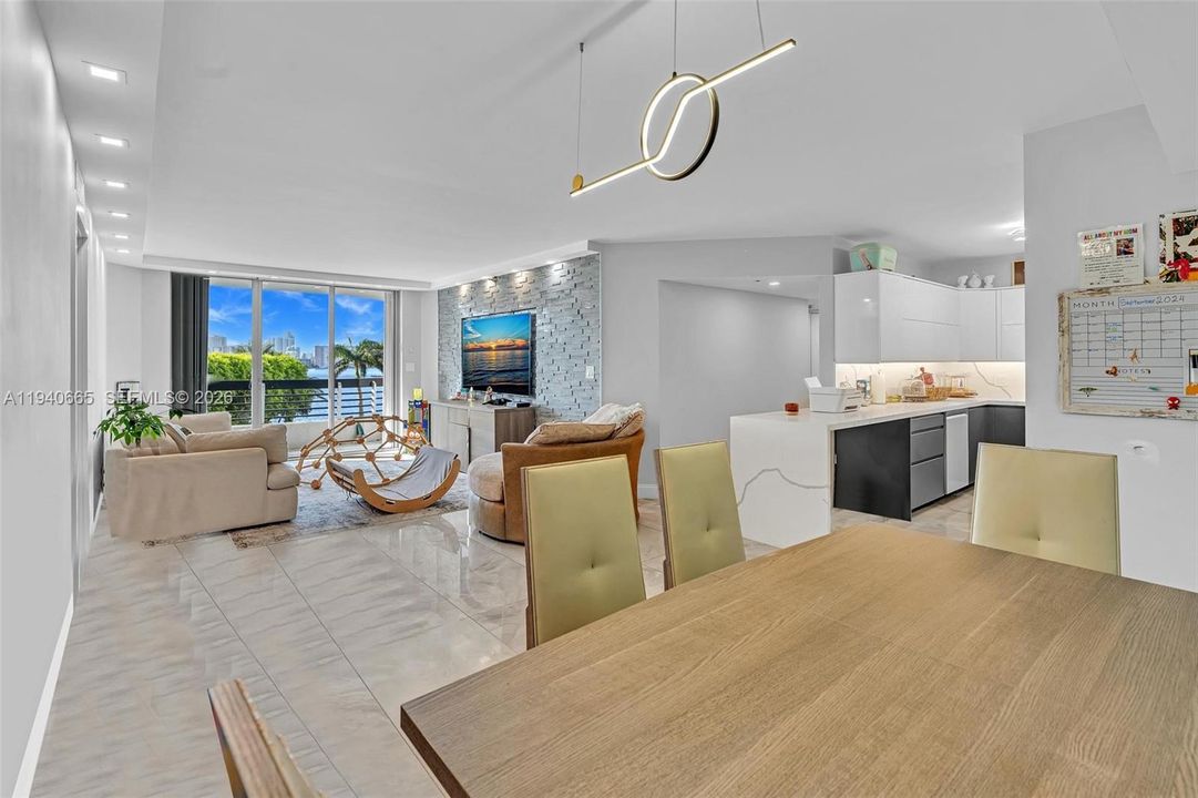 На продажу: $474,900 (2 спален, 2 ванн, 1181 Квадратных фут)