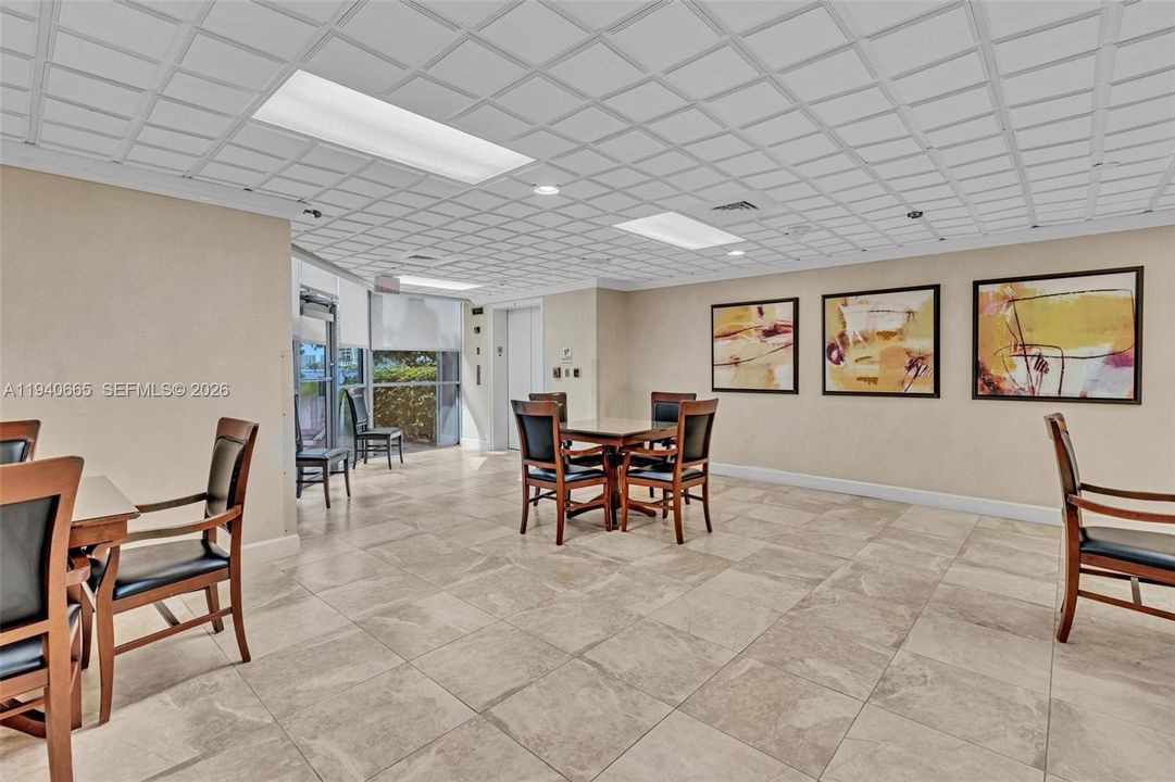 На продажу: $474,900 (2 спален, 2 ванн, 1181 Квадратных фут)