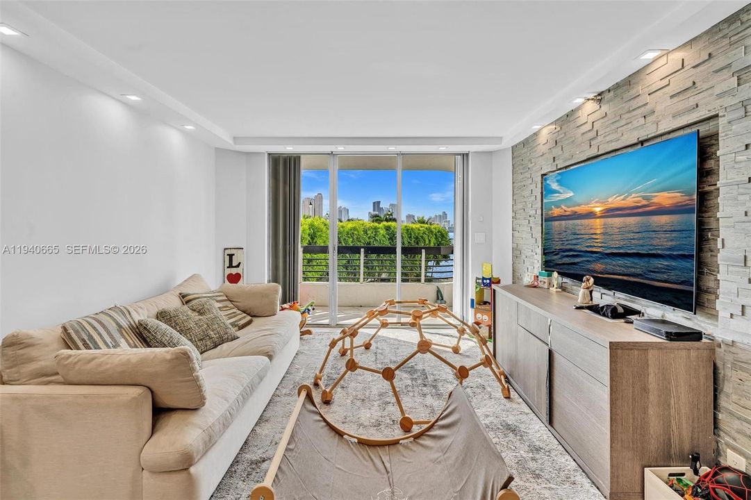 На продажу: $474,900 (2 спален, 2 ванн, 1181 Квадратных фут)