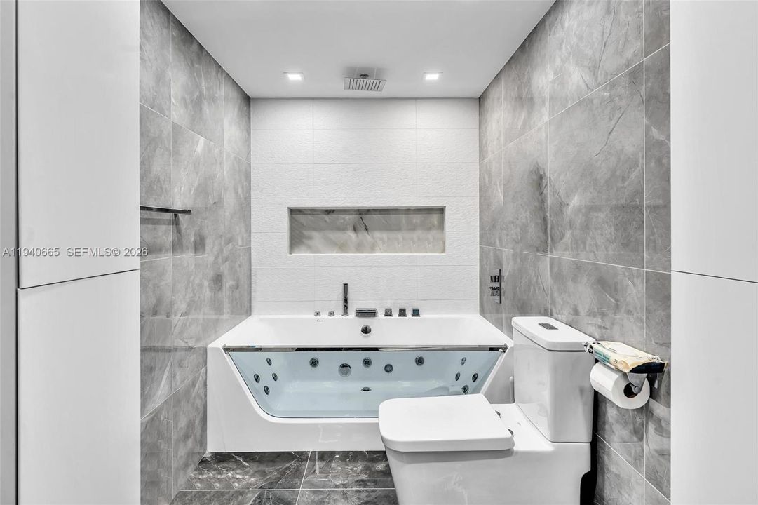 На продажу: $474,900 (2 спален, 2 ванн, 1181 Квадратных фут)