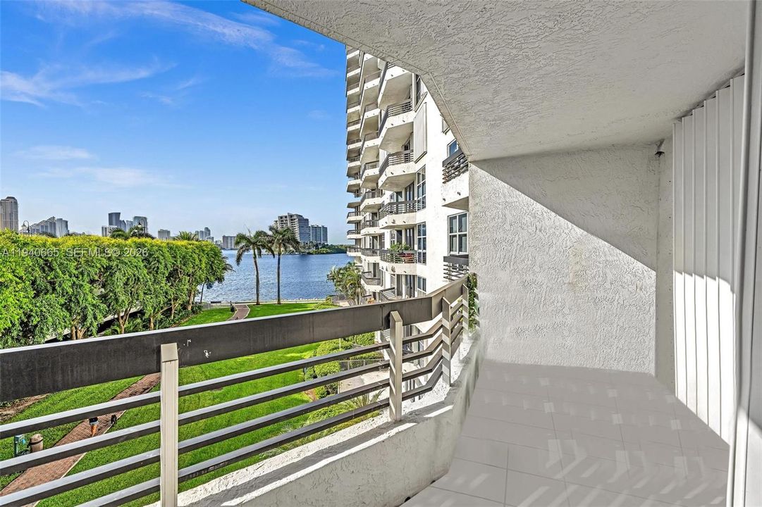 На продажу: $474,900 (2 спален, 2 ванн, 1181 Квадратных фут)