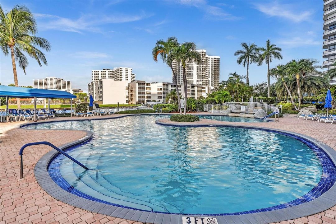 На продажу: $474,900 (2 спален, 2 ванн, 1181 Квадратных фут)