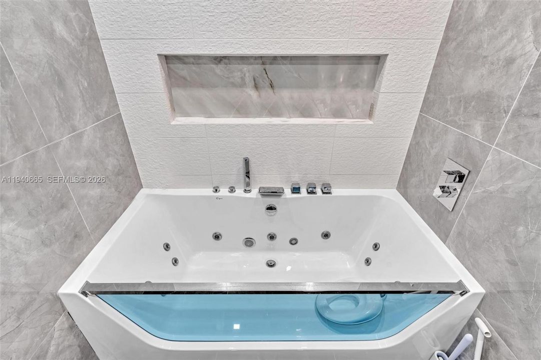 На продажу: $474,900 (2 спален, 2 ванн, 1181 Квадратных фут)