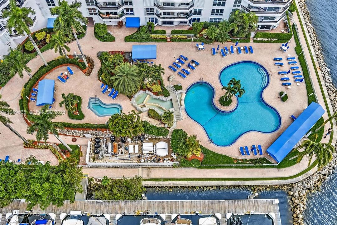 На продажу: $474,900 (2 спален, 2 ванн, 1181 Квадратных фут)