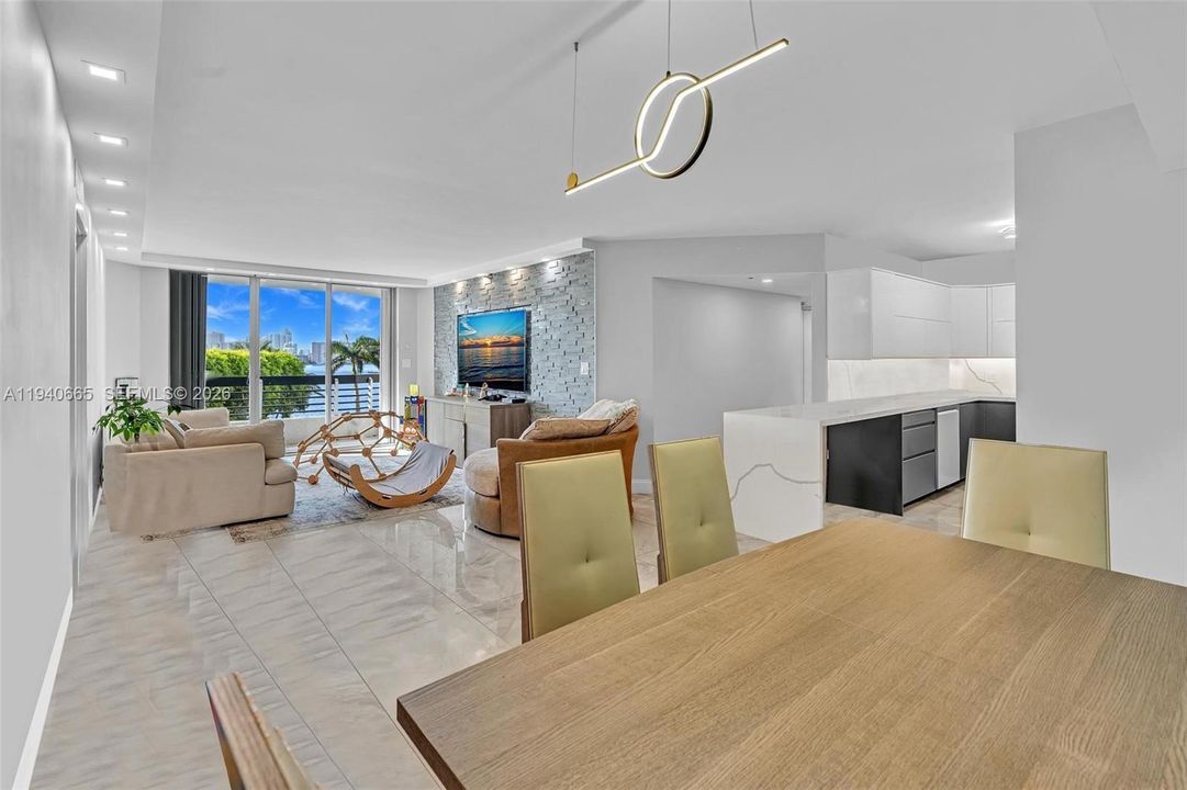 На продажу: $474,900 (2 спален, 2 ванн, 1181 Квадратных фут)