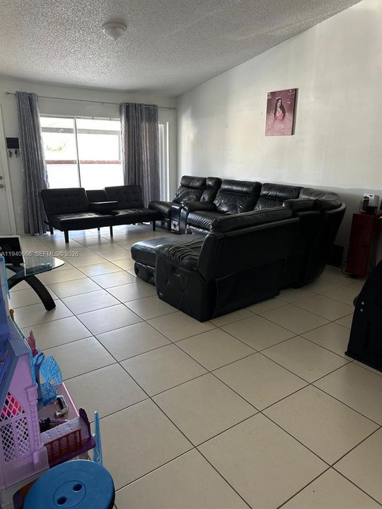 На продажу: $480,000 (2 спален, 2 ванн, 1050 Квадратных фут)