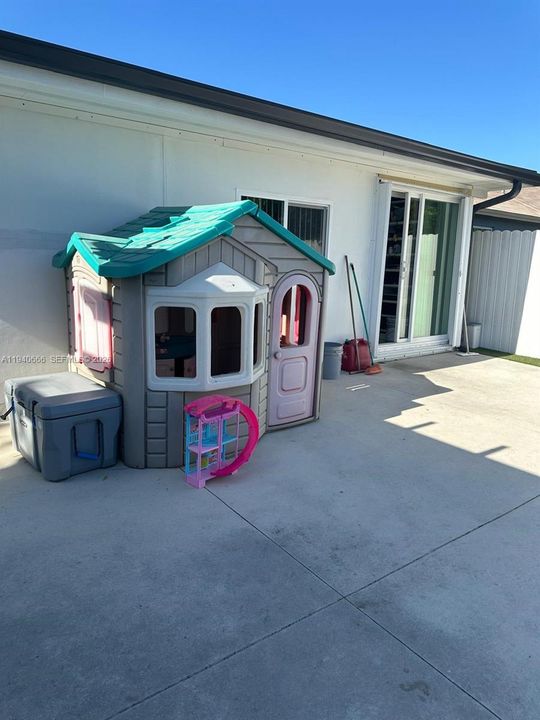 На продажу: $480,000 (2 спален, 2 ванн, 1050 Квадратных фут)