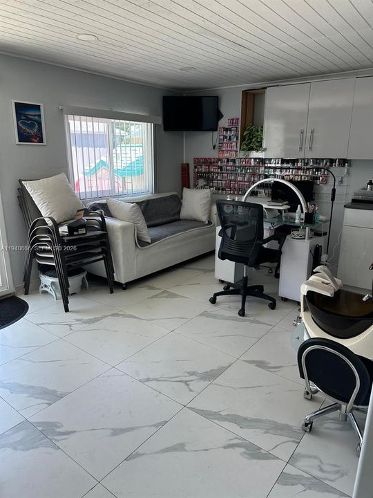 На продажу: $480,000 (2 спален, 2 ванн, 1050 Квадратных фут)