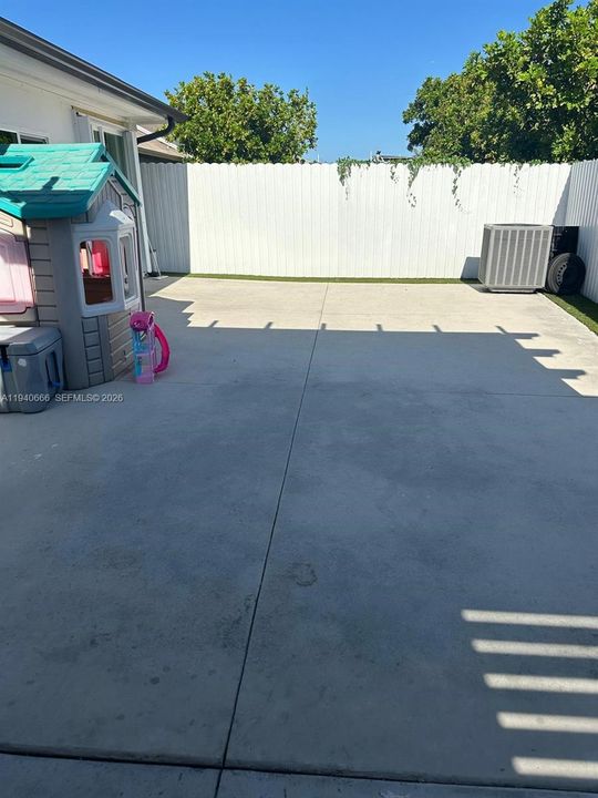 На продажу: $480,000 (2 спален, 2 ванн, 1050 Квадратных фут)