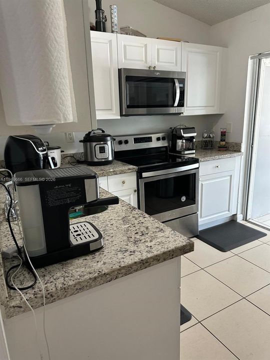 На продажу: $480,000 (2 спален, 2 ванн, 1050 Квадратных фут)