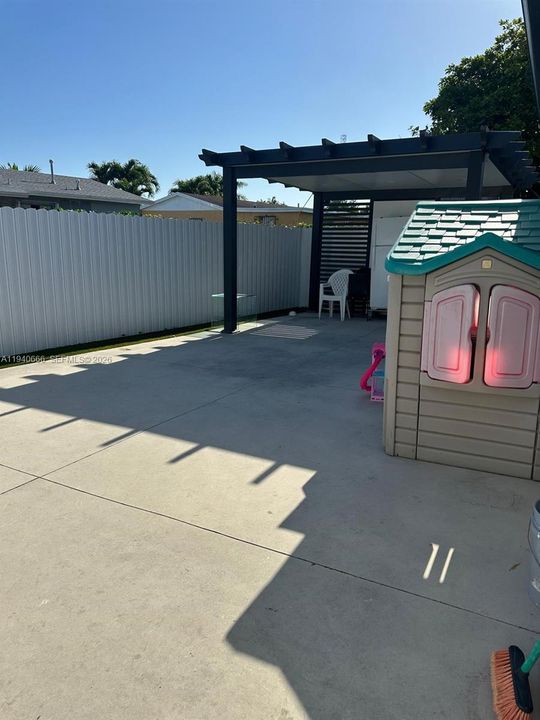 На продажу: $480,000 (2 спален, 2 ванн, 1050 Квадратных фут)